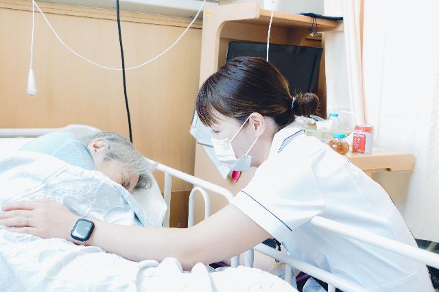 【医療安全管理者研修修了者の募集/常勤看護師】南港病院（住之江区北加賀屋）年間休日124日+α