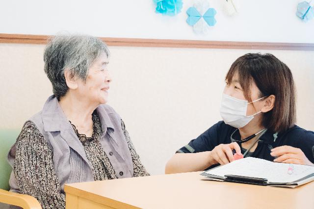 ★年間休日124日・最寄り駅より徒歩２分　訪問看護ステーション　理学療法士
